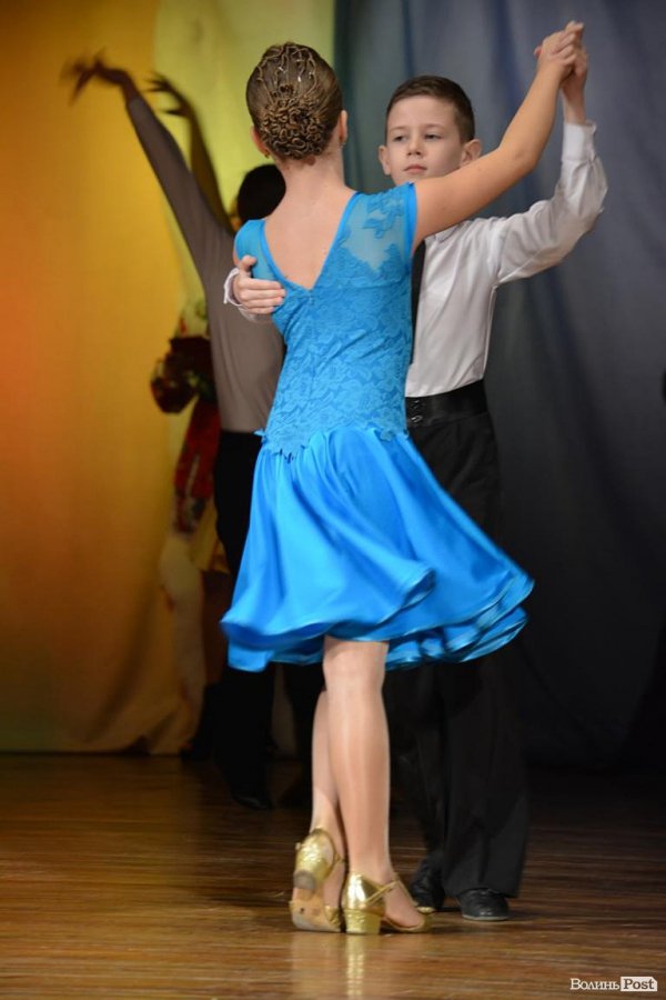 Луцьку сцену запалювали «різдвяні зірочки». ФОТО. ВІДЕО