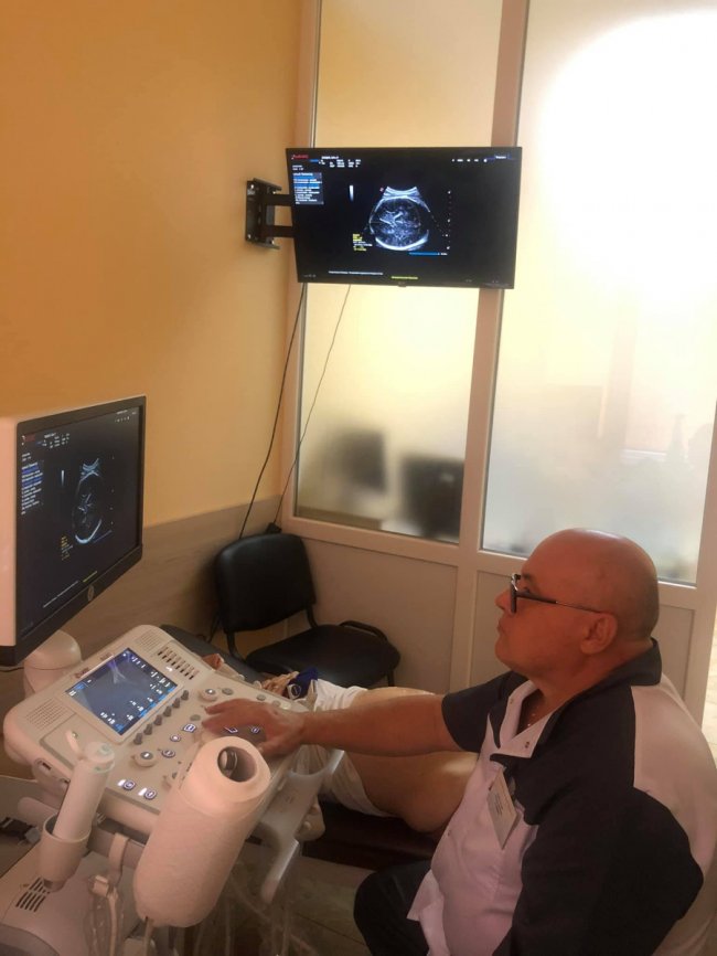 Для луцького пологового будинку придбали ультрасучасний УЗД апарат. ФОТО