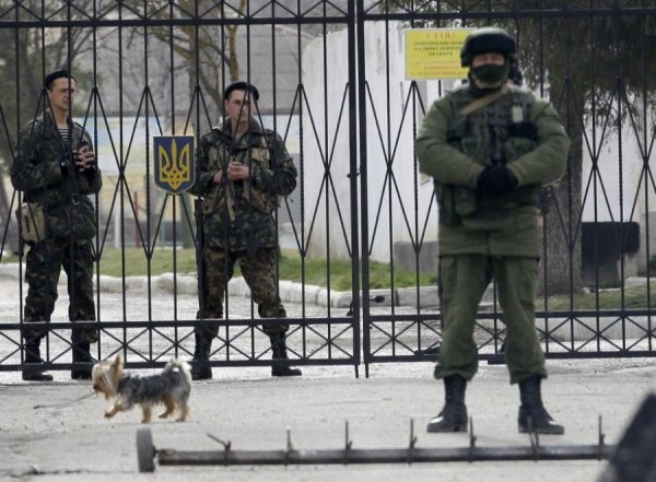 Тривожні фото російських військових з Криму