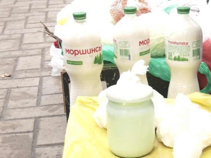 Скільки коштують домашнє молоко, сир та масло на ринку у Луцьку: огляд цін