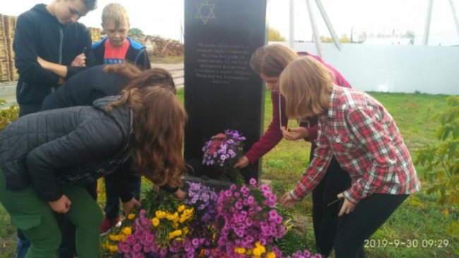 Трагедія Бабиного Яру: на Ковельщині вшанували жертв Голокосту. ФОТО