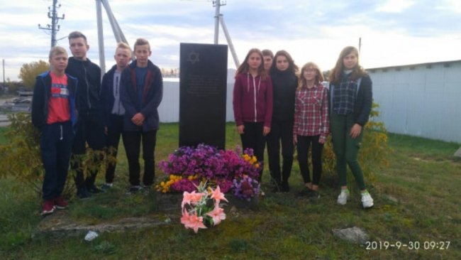 Трагедія Бабиного Яру: на Ковельщині вшанували жертв Голокосту. ФОТО