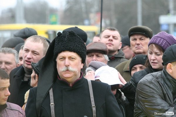 «Вставай, Україно» у Луцьку: обличчя протесту. ФОТО