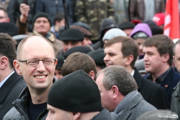 «Вставай, Україно» у Луцьку: обличчя протесту. ФОТО