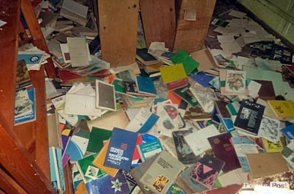 На Волині хулігани розгромили сільську бібліотеку. ФОТО