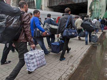 У Польщі українським заробітчанам автоматично продовжать візи й дозволи на роботу