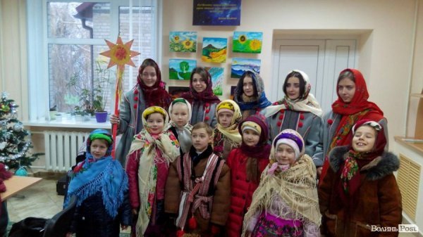 Дітлахи розважали колядками бійців у волинському госпіталі