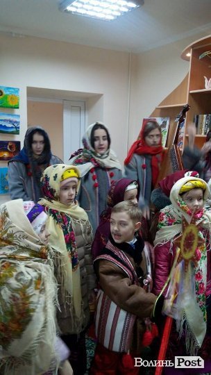 Дітлахи розважали колядками бійців у волинському госпіталі