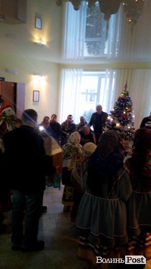 Дітлахи розважали колядками бійців у волинському госпіталі