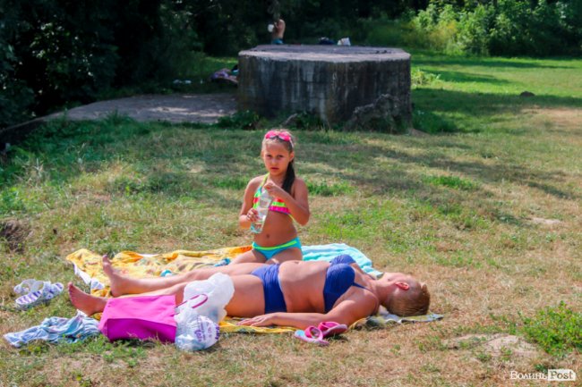 Стир, фонтани і вуличні душі: як у Луцьку рятуються від спеки. ФОТО