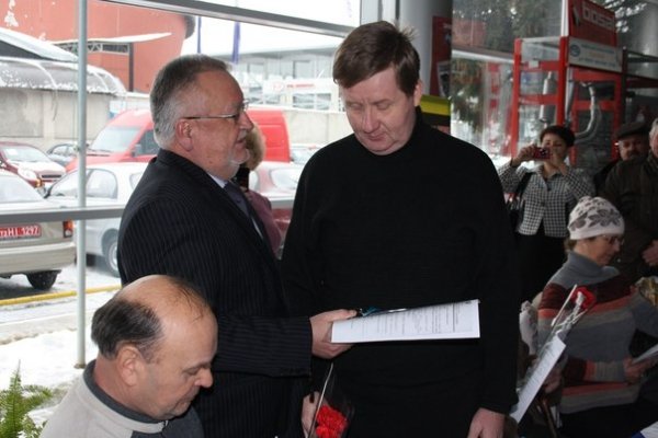 Губернатор Волині роздав вісім автомобілів. ФОТО