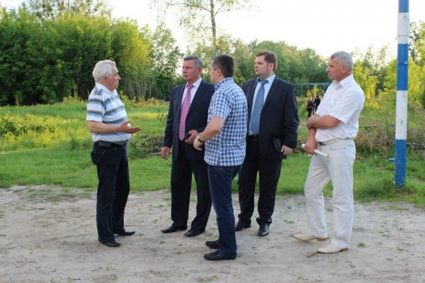 У луцькому парку висадили декоративні дерева. ФОТО