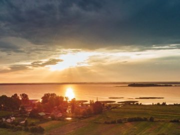 Опублікували вражаючі світлини вечірнього Світязю. ФОТО