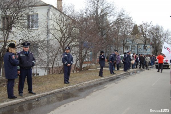Акція «Вставай, Україно!» розпочалася в Луцьку. ФОТО. ОНОВЛЕНО