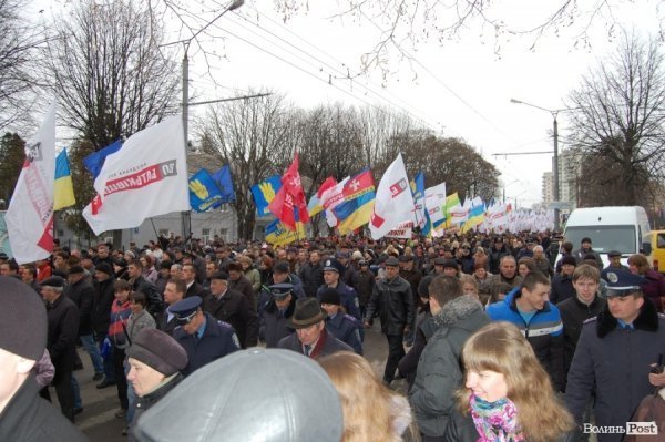 Акція «Вставай, Україно!» розпочалася в Луцьку. ФОТО. ОНОВЛЕНО