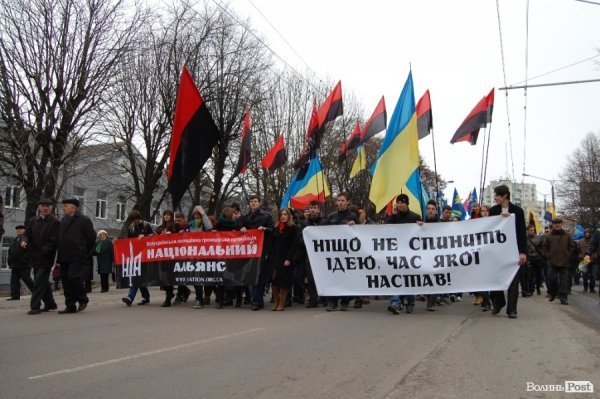 Акція «Вставай, Україно!» розпочалася в Луцьку. ФОТО. ОНОВЛЕНО