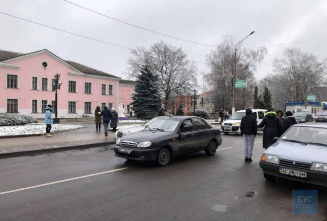 У Нововолинську автівка збила двох пішоходів. ФОТО