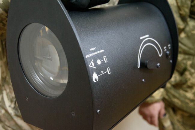 У Луцьку військовим передали пошукові прожектори