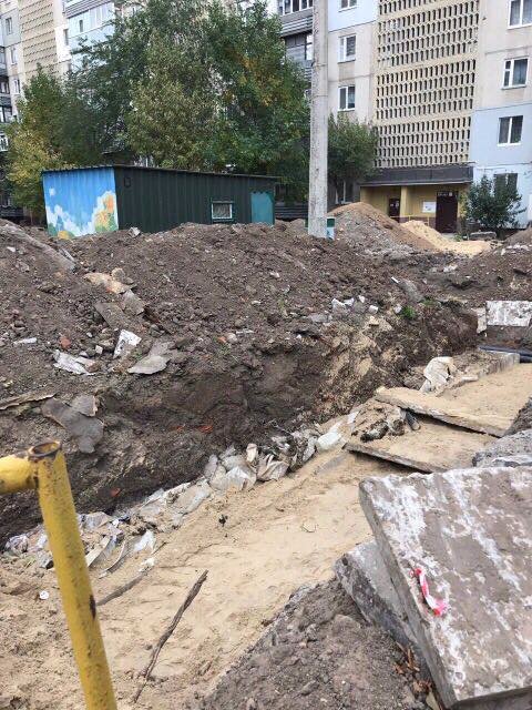 Чоловік упав в котлован, виритий комунальниками, і помер