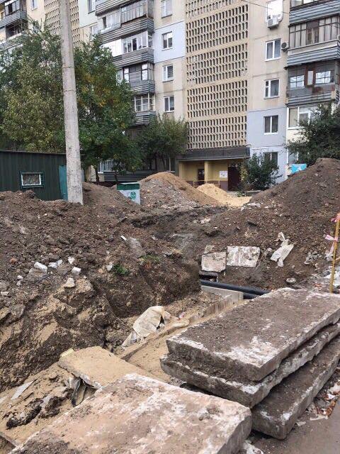 Чоловік упав в котлован, виритий комунальниками, і помер