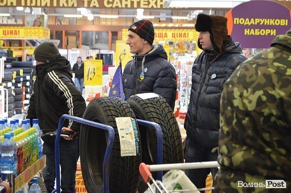 У Луцьку пікетували «Епіцентр». ФОТО