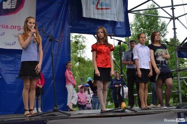 «Проспект розваг» у Луцьку відбувся попри дощову погоду. ФОТО