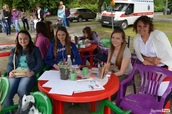 «Проспект розваг» у Луцьку відбувся попри дощову погоду. ФОТО