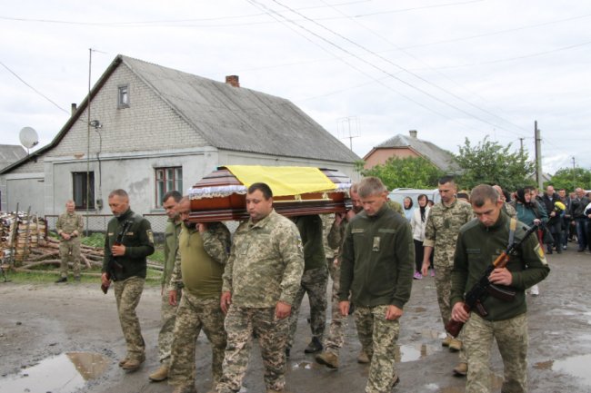 На Волині попрощалися із загиблим на війні Героєм Андрієм Іщиком. ФОТО