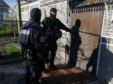 Обшуки у місті на Волині: вилучили кілограм наркотиків. ФОТО