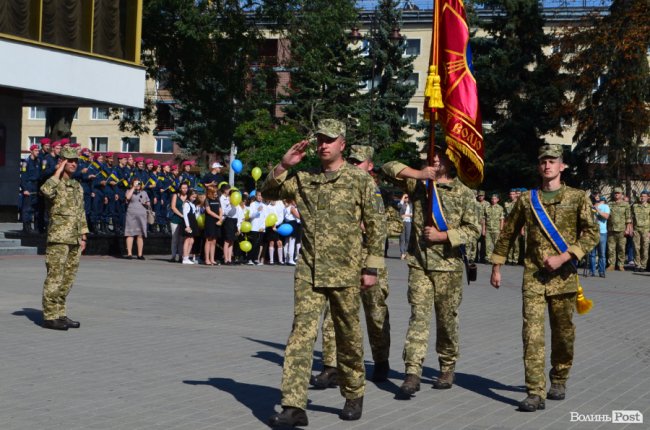 «Вітаємо вдома»:  Луцьк зустрів військових авіаторів. ФОТО