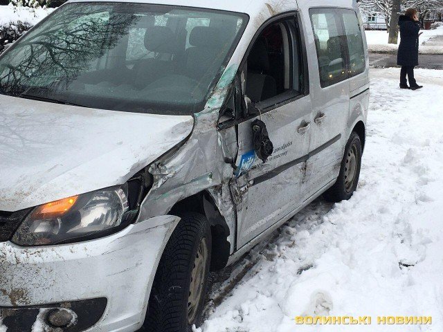 У Луцьку через аварію на Рівненській – ускладнений рух. ФОТО