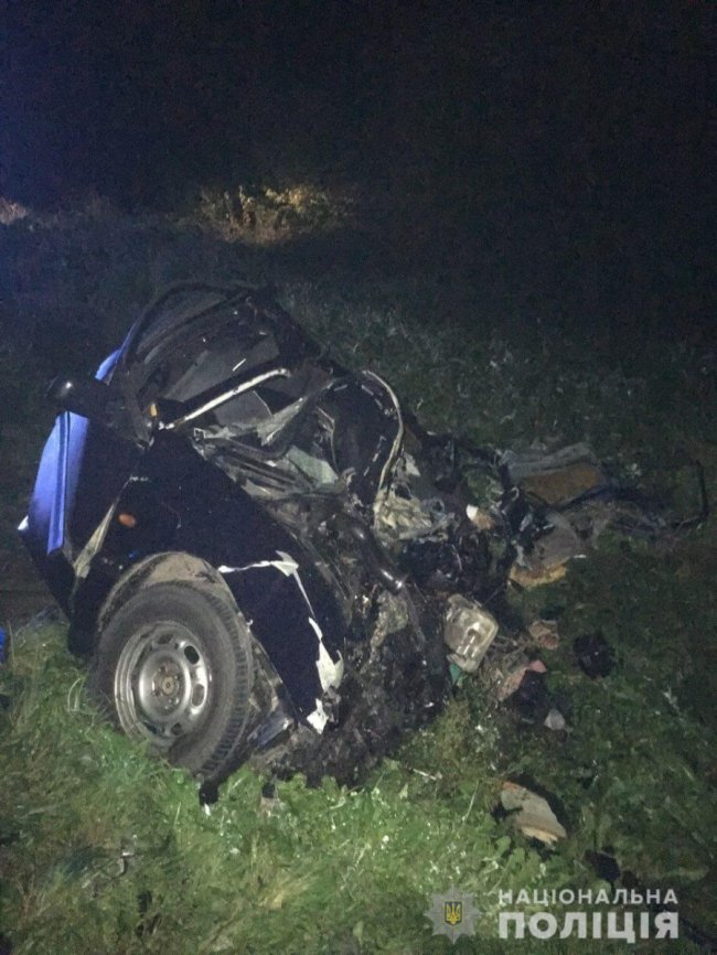 На Львівщині зіткнулися легковик та автобус: є загиблий та постраждалі. ФОТО