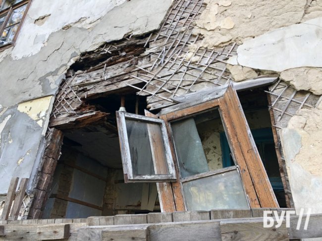 Мешканці аварійних двоповерхівок на Волині бояться, що будівлі можуть обвалитися. ФОТО.ВІДЕО