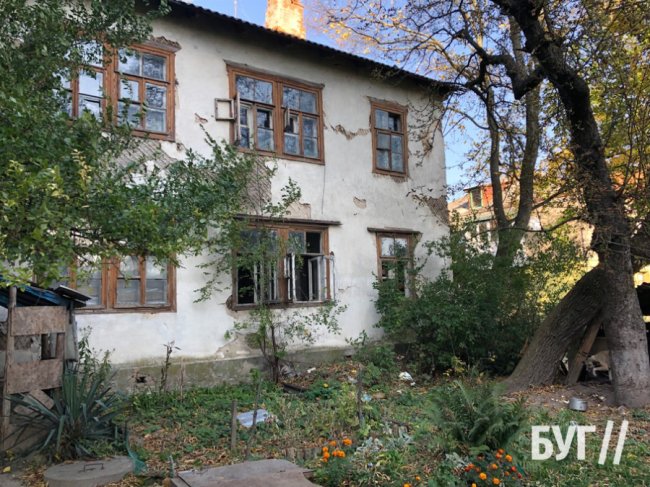Мешканці аварійних двоповерхівок на Волині бояться, що будівлі можуть обвалитися. ФОТО.ВІДЕО