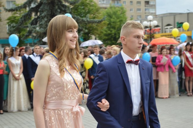 Бал випускників у Ковелі. ФОТО