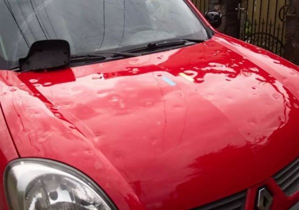 На Закарпатті град розбив машини, дахи та вікна. ФОТО. ВІДЕО