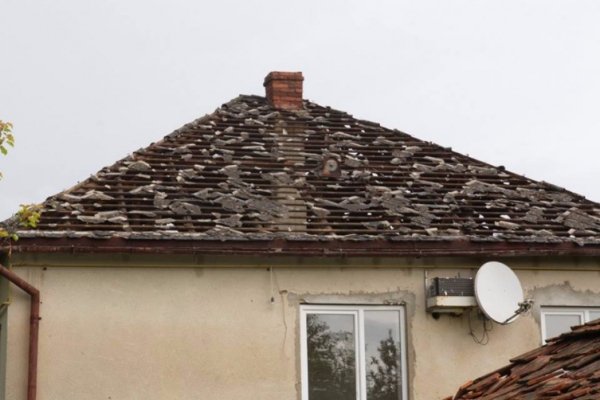 На Закарпатті град розбив машини, дахи та вікна. ФОТО. ВІДЕО