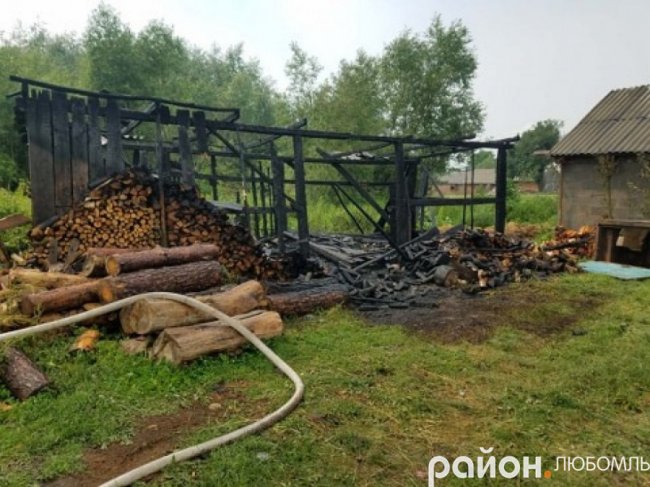 На Любомльщині згорів хлів зі свинею