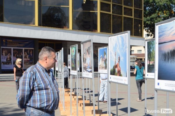 Фотовиставка на Театральному майдані в Луцьку. ФОТО