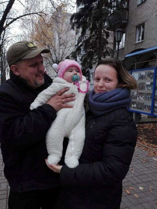 У будні працює поліцейським, а у вихідні – священником: історія лучанина, який переїхав на Донбас