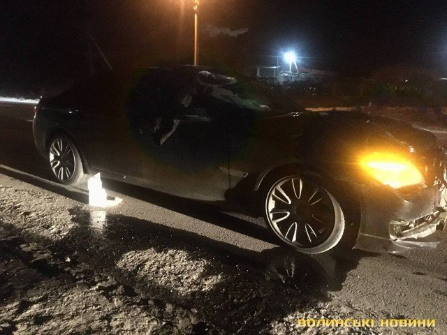 Моторошна аварія: поблизу Луцька чоловіка від удару автівки розірвало на шматки. ФОТО