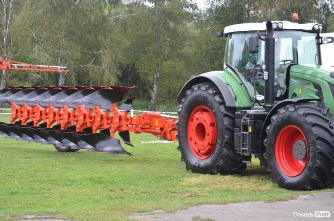 Урожай, частування та співи: у Луцьку святкують «Обжинки»