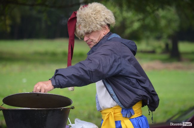 Урожай, частування та співи: у Луцьку святкують «Обжинки»