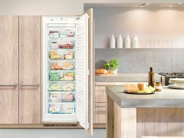 Як правильно зберігати продукти в морозилці: 4 експертних поради*