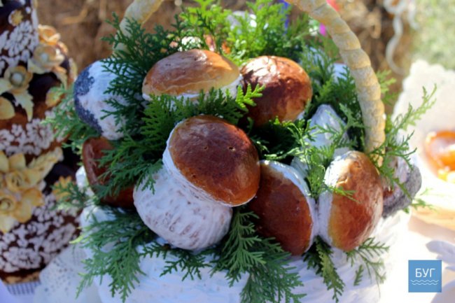 До Володимира привезли короваї з усієї області. ФОТО