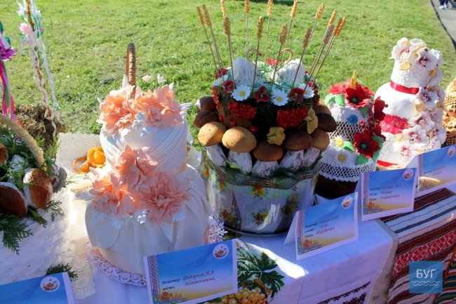 До Володимира привезли короваї з усієї області. ФОТО