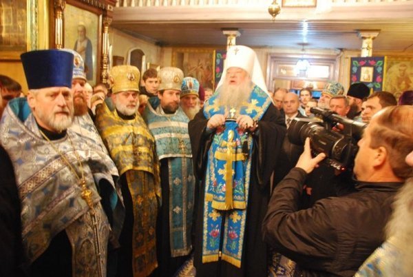 Як  у Луцьку «віпи» поклонялися Єрусалимській Плащаниці 