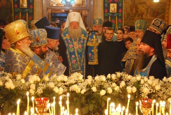 Як  у Луцьку «віпи» поклонялися Єрусалимській Плащаниці 