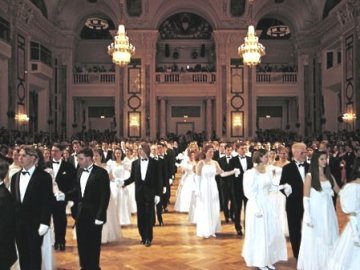 Лучан кличуть на благодійний різдвяний бал