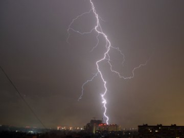 На Житомирщині гроза стала причиною знеструмлення 16 населених пунктів